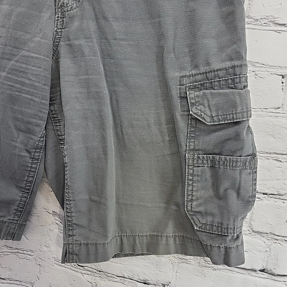 Eddie Bauer Shorts‎ Mens Size 32 Gray Flat Front Cargo 100% Cotton Flaw